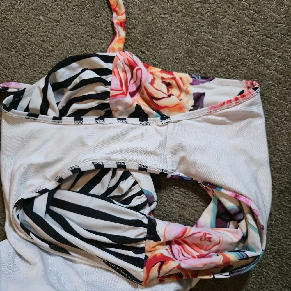 CUPSHE Floral Stripe One Piece Swimsuit Halter Plunge Neck Tummy Control Size M